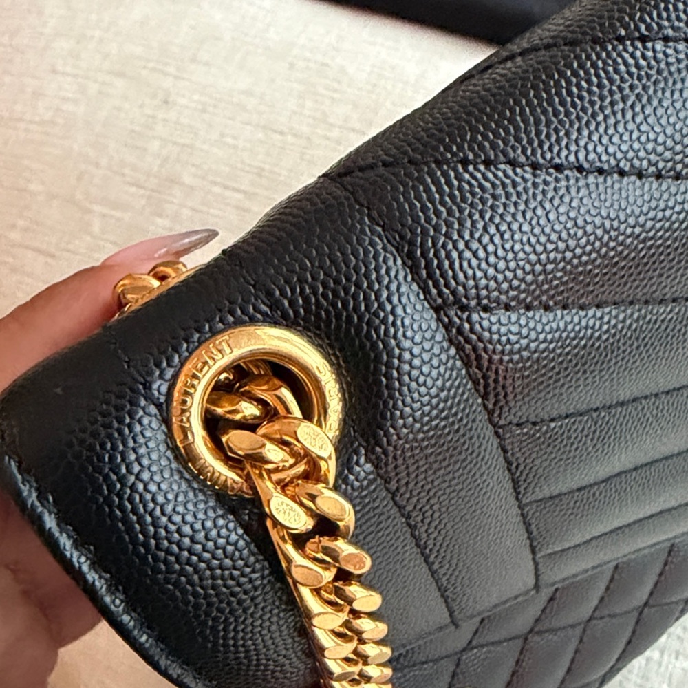 Envelope Triquilt Medium YSL Shoulder Bag in Grained Leather - Picture 3 of 12